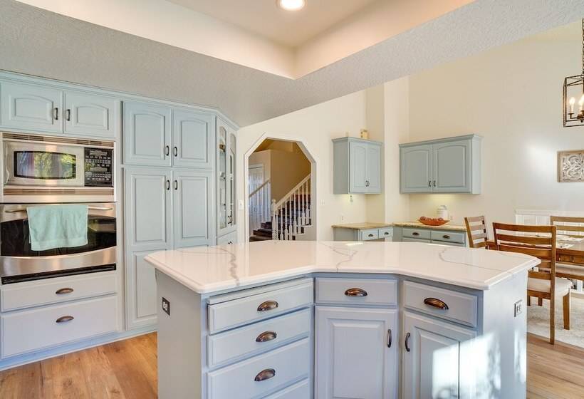 Epic Sandy Home W/ Heated Pool & Mountain Views!