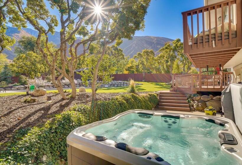 Epic Sandy Home W/ Heated Pool & Mountain Views!