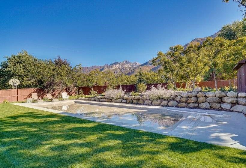 Epic Sandy Home W/ Heated Pool & Mountain Views!