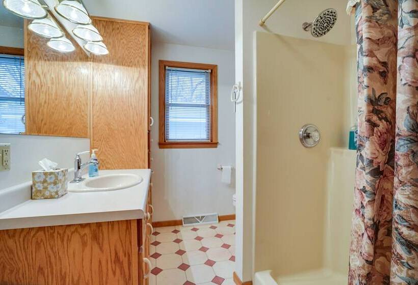 Family Friendly Home In Pepin: Walk To Main St!