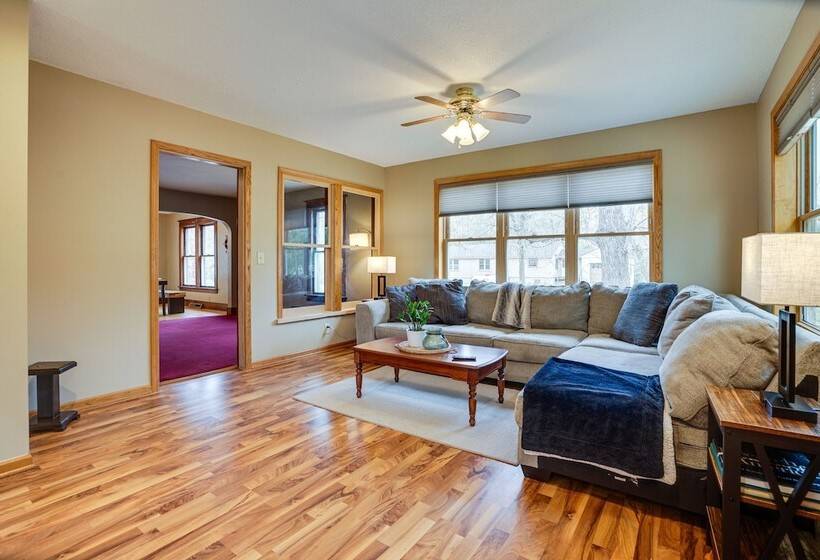 Family Friendly Home In Pepin: Walk To Main St!