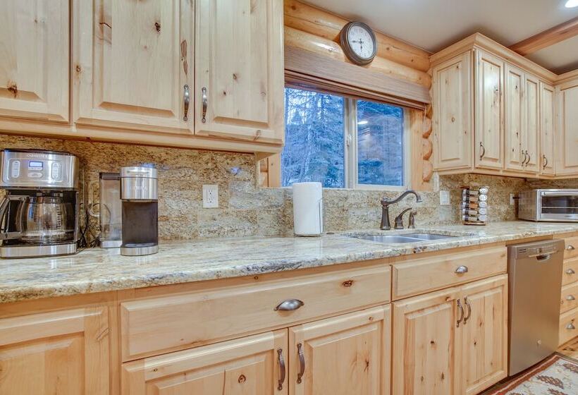 Family Friendly Mccall Cabin W/ Private Hot Tub!