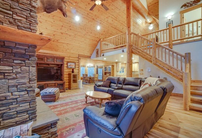 Family Friendly Mccall Cabin W/ Private Hot Tub!
