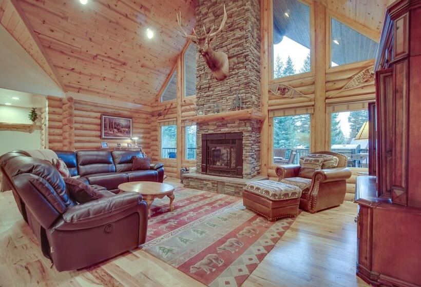 Family Friendly Mccall Cabin W/ Private Hot Tub!