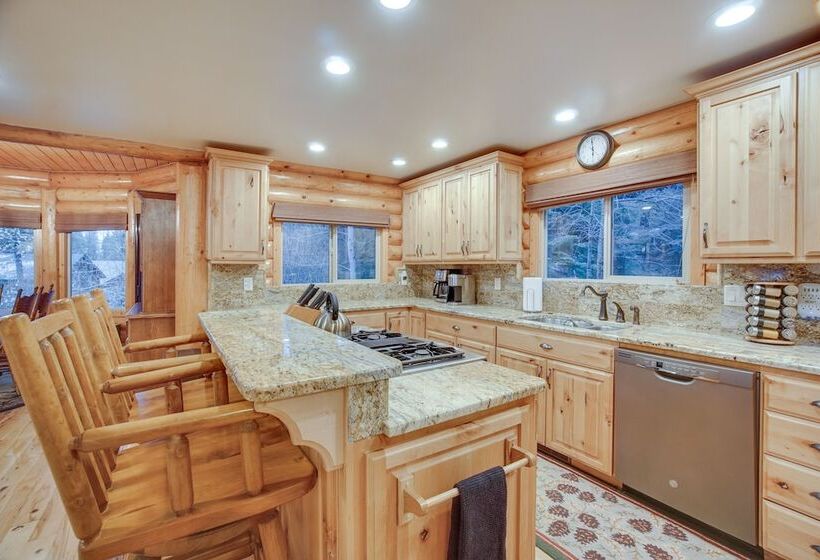 Family Friendly Mccall Cabin W/ Private Hot Tub!