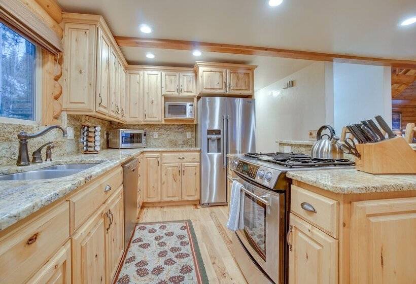 Family Friendly Mccall Cabin W/ Private Hot Tub!