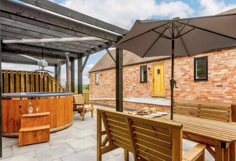 Fawn Cottage Disabled Adapted 3 Bedroom Hot Tub