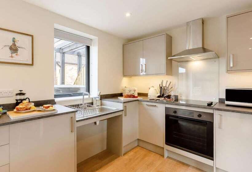 Fawn Cottage Disabled Adapted 3 Bedroom Hot Tub