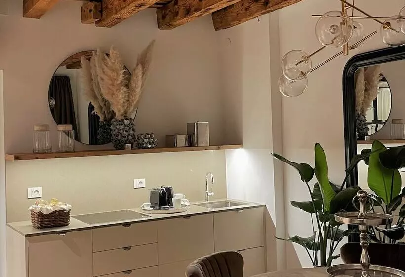 Hostelli Elegance Room