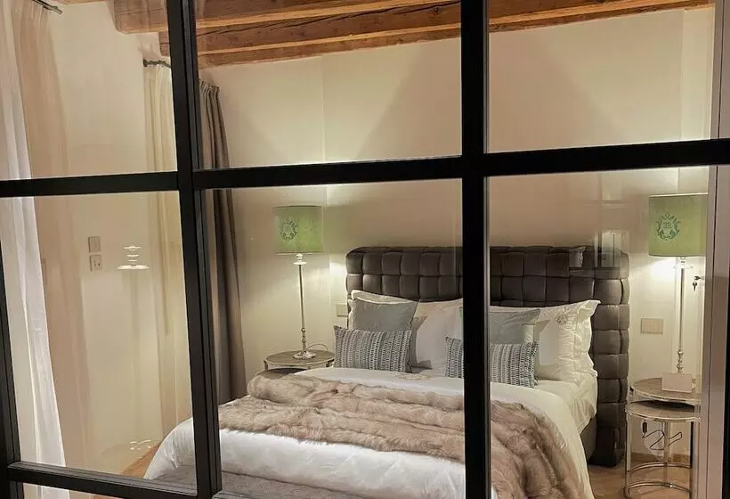 Hostelli Elegance Room