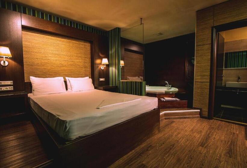 בית מלון כפרי Ruby Rooms Kifisia   Adults Only