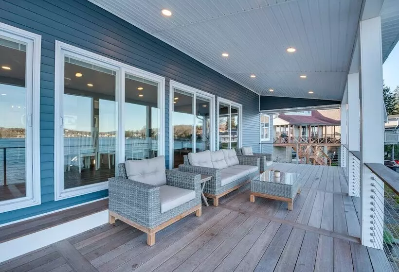 Luxe Pennsylvania Lakefront Vacation Rental!