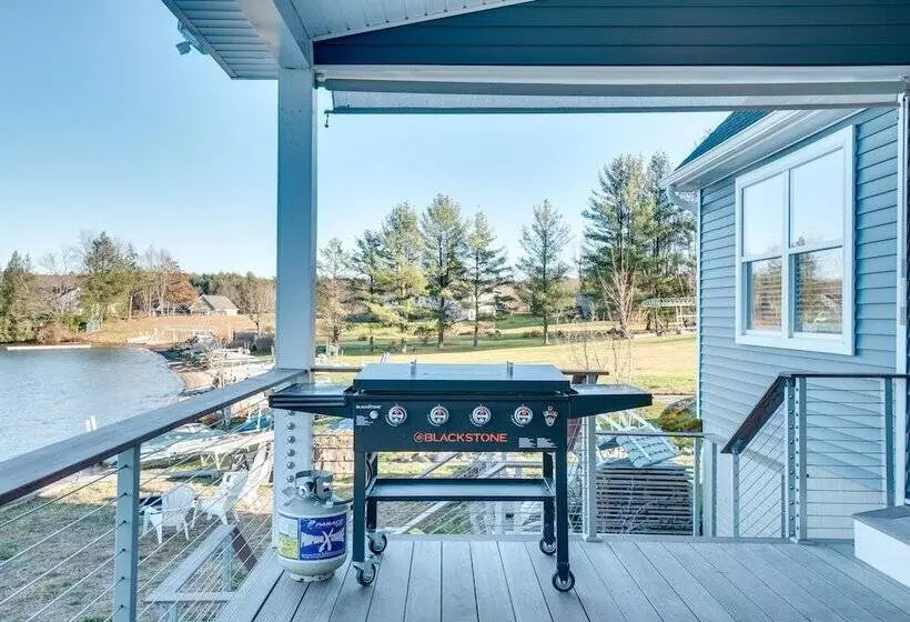 Luxe Pennsylvania Lakefront Vacation Rental!