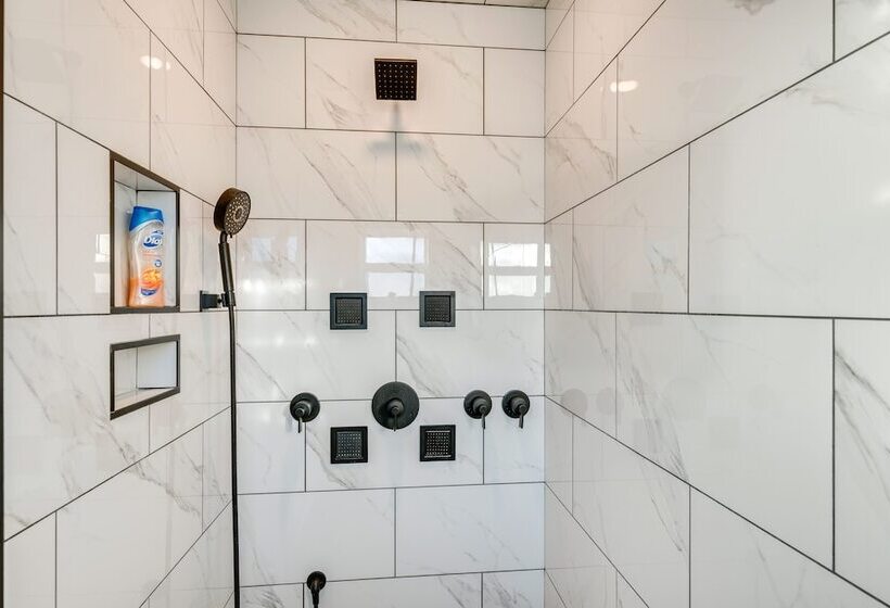 Luxe Pennsylvania Lakefront Vacation Rental!