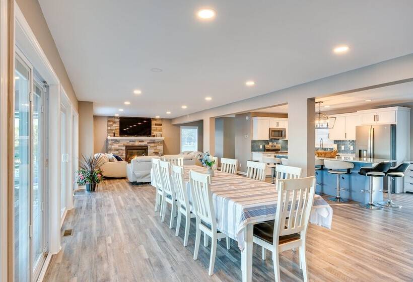 Luxe Pennsylvania Lakefront Vacation Rental!