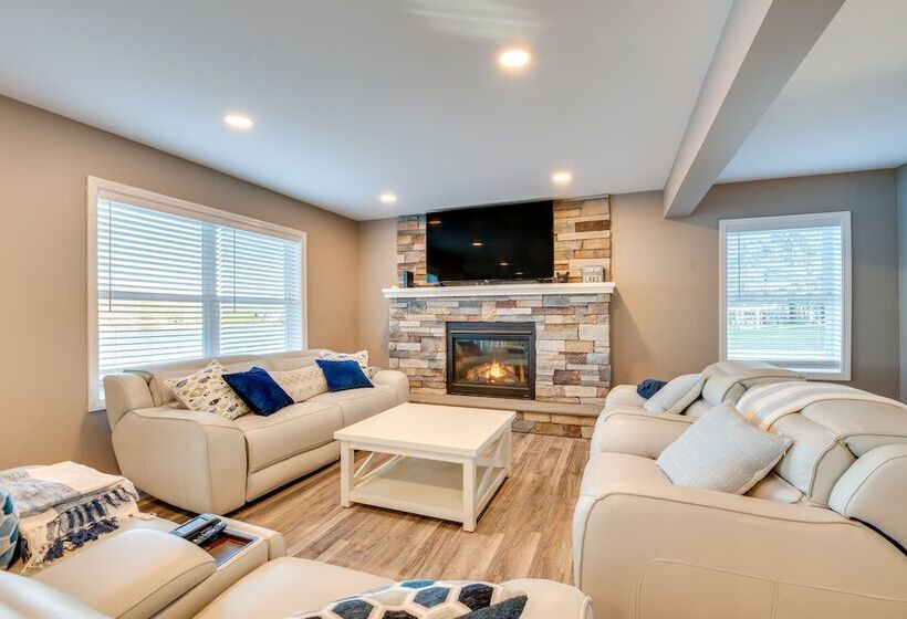 Luxe Pennsylvania Lakefront Vacation Rental!