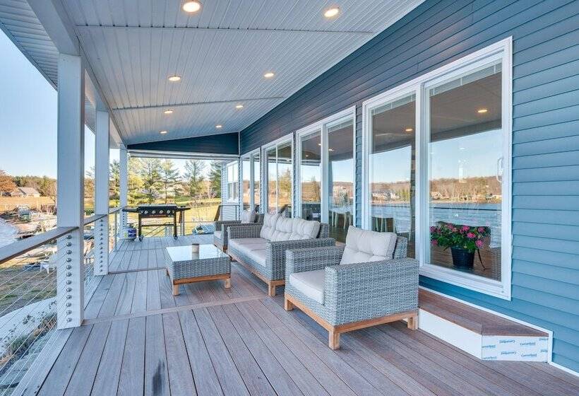Luxe Pennsylvania Lakefront Vacation Rental!