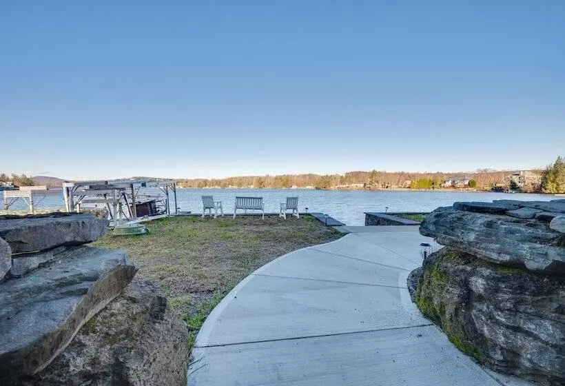 Luxe Pennsylvania Lakefront Vacation Rental!