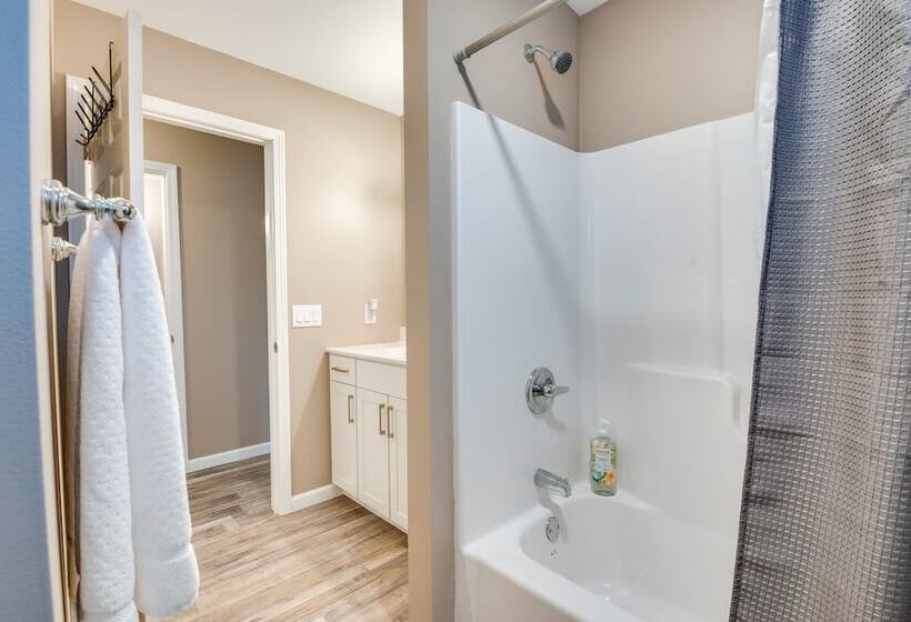 Luxe Pennsylvania Lakefront Vacation Rental!