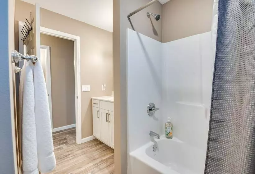 Luxe Pennsylvania Lakefront Vacation Rental!