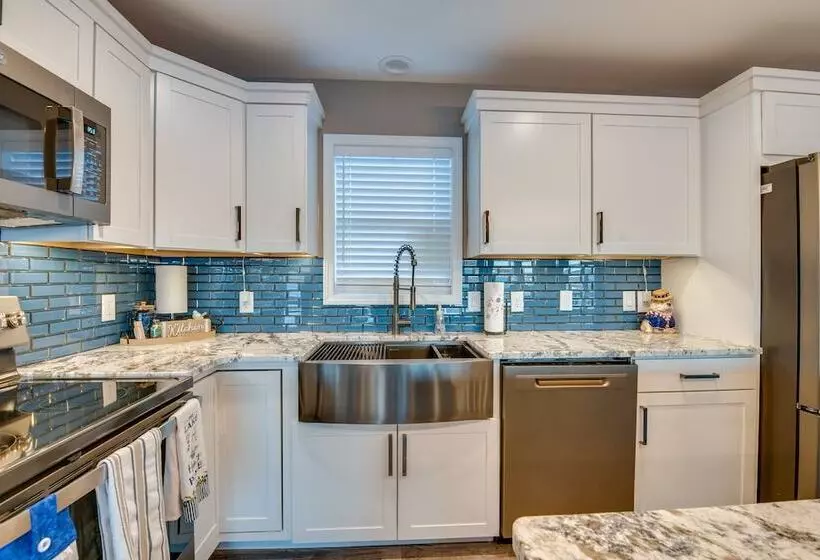 Luxe Pennsylvania Lakefront Vacation Rental!