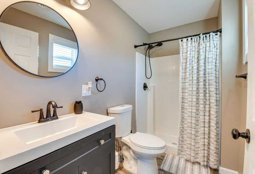 Luxe Pennsylvania Lakefront Vacation Rental!