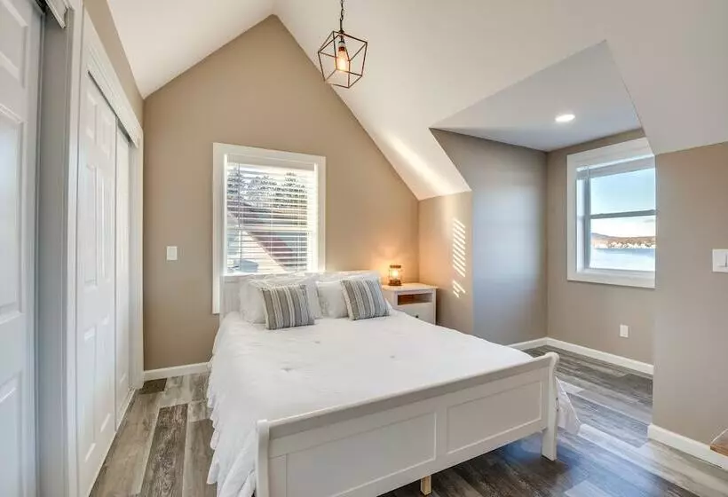 Luxe Pennsylvania Lakefront Vacation Rental!