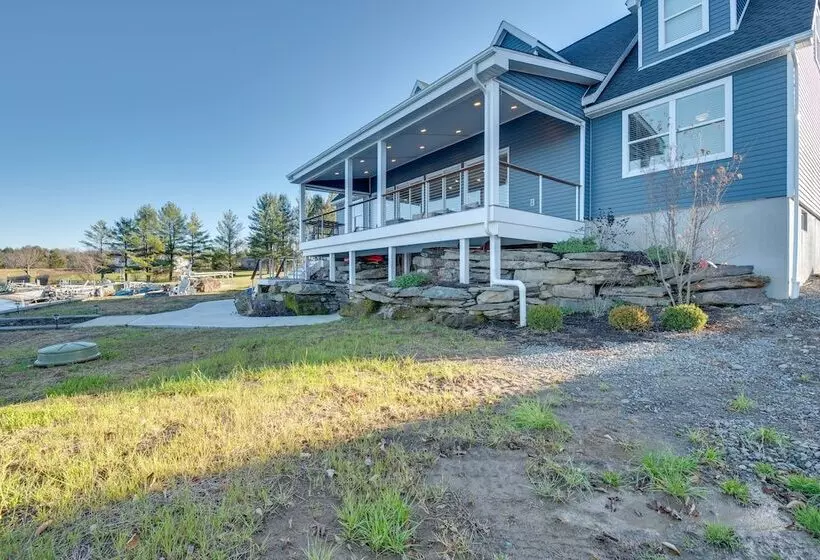 Luxe Pennsylvania Lakefront Vacation Rental!