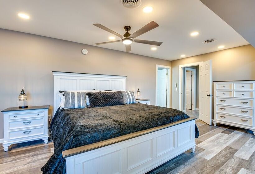 Luxe Pennsylvania Lakefront Vacation Rental!