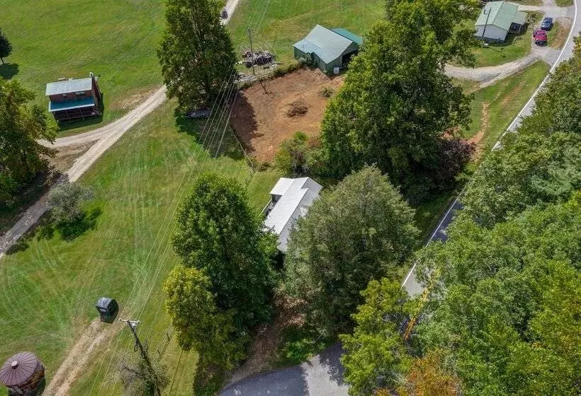 Moonshiner S Cabin Minutes From Two Wheels!