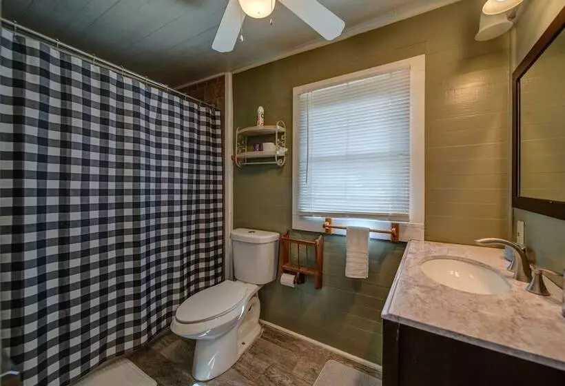 Moonshiner S Cabin Minutes From Two Wheels!