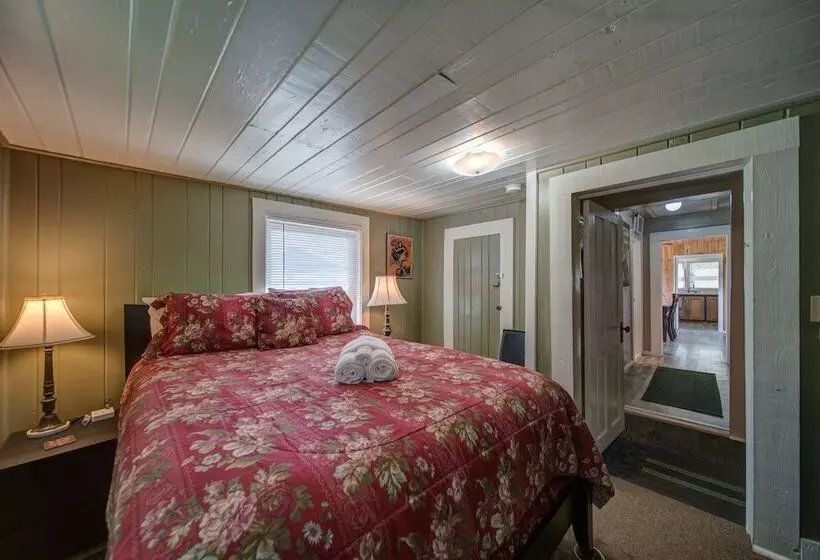 Moonshiner S Cabin Minutes From Two Wheels!