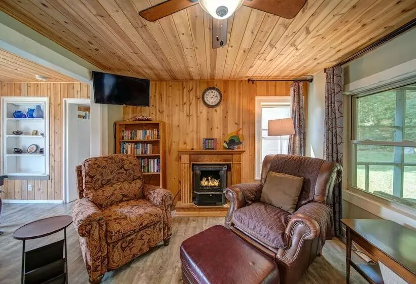 Moonshiner S Cabin Minutes From Two Wheels!