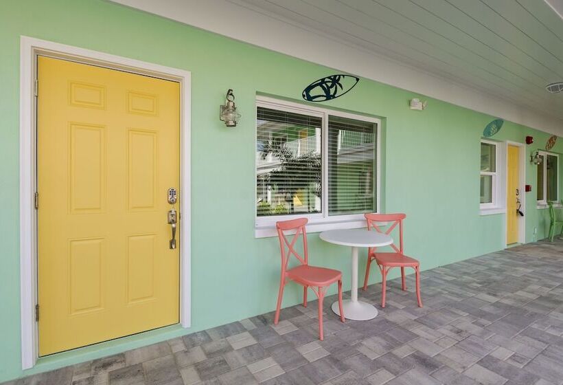 汽车旅馆  The Lofts At St Pete Beach