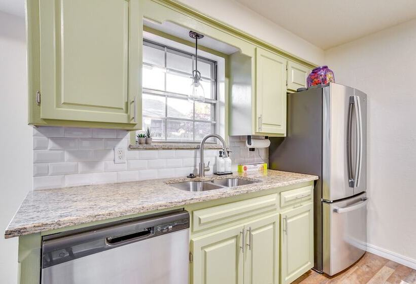 Norman Home W/ Fenced Yard & Grill: 1 Mi To Ou!