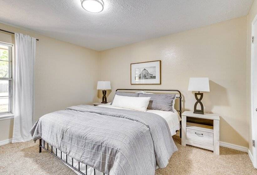 Norman Home W/ Fenced Yard & Grill: 1 Mi To Ou!