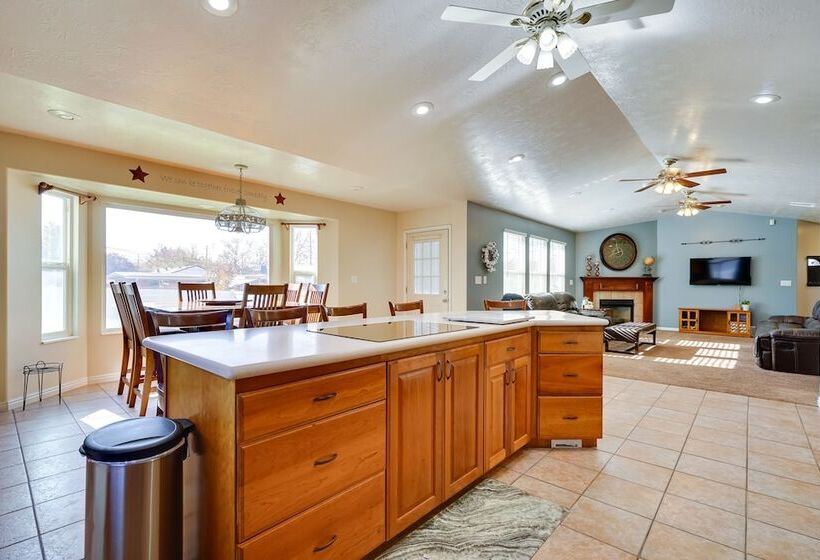 North Salt Lake Vacation Rental: 7 Mi To Downtown