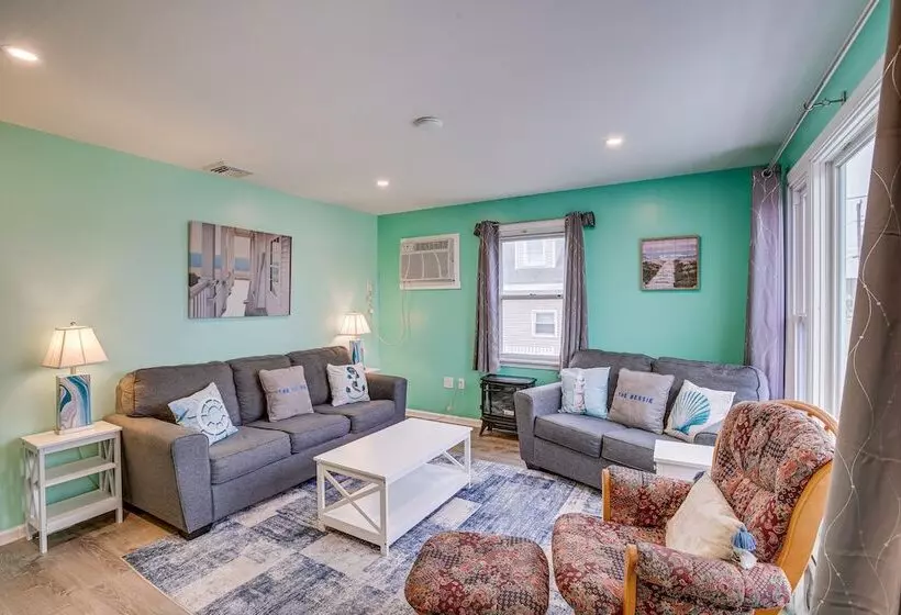 Beach House W/ Private Pool In North Wildwood