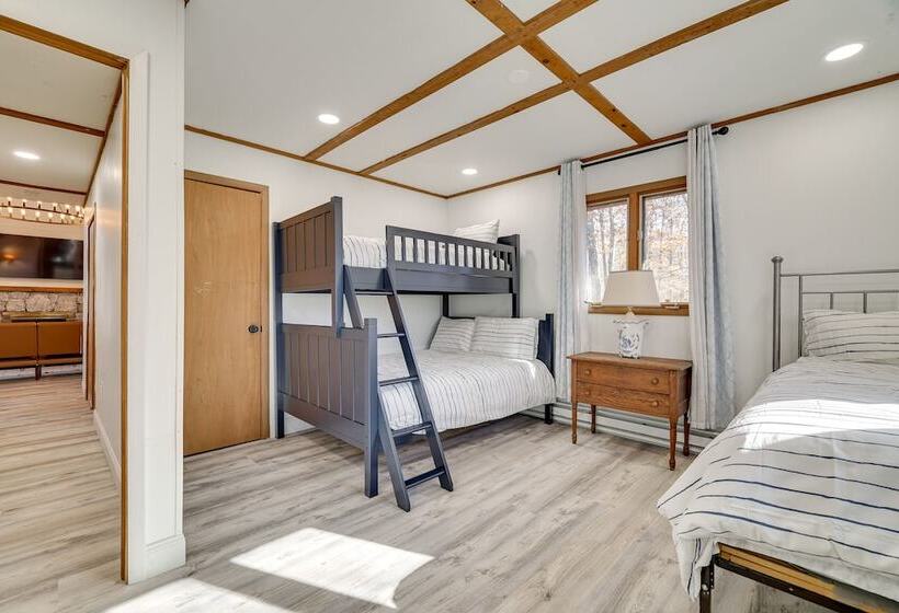 Peaceful Pocono Lake Cabin: Walk To Pine Lake!