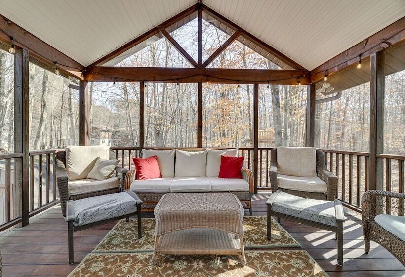 Peaceful Pocono Lake Cabin: Walk To Pine Lake!
