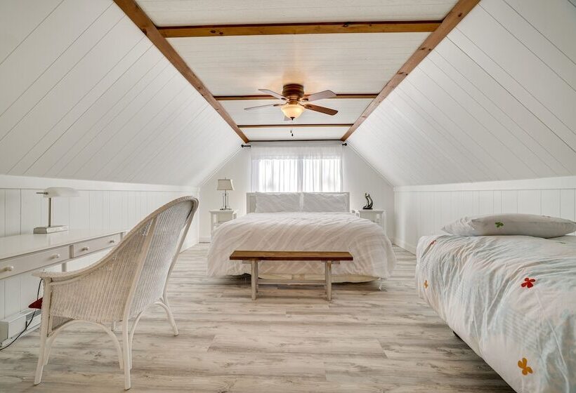 Peaceful Pocono Lake Cabin: Walk To Pine Lake!