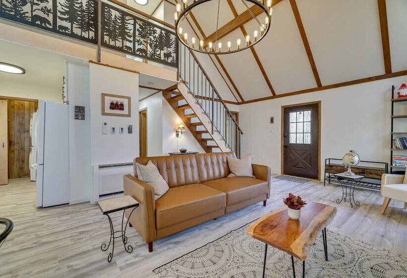 Peaceful Pocono Lake Cabin: Walk To Pine Lake!