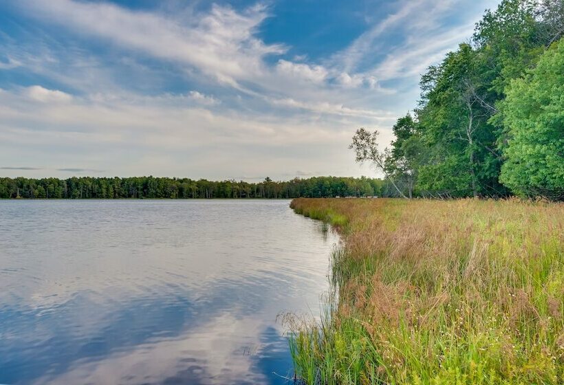 Peaceful Pocono Lake Cabin: Walk To Pine Lake!