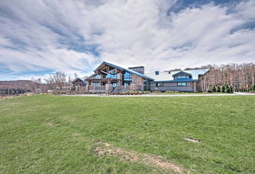 Peaceful Pocono Lake Cabin: Walk To Pine Lake!