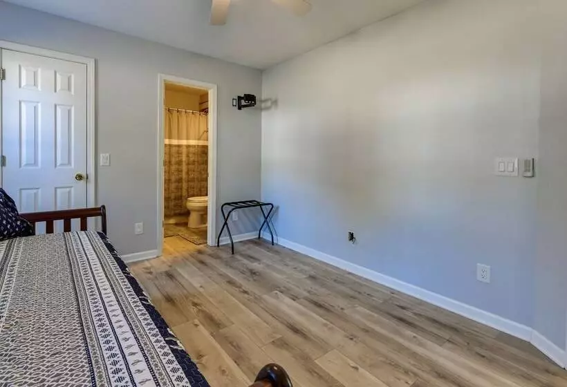 Peaceful Troutman Home: 5 Mi To Lake Norman!