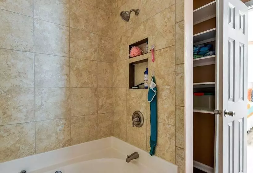 Peaceful Troutman Home: 5 Mi To Lake Norman!