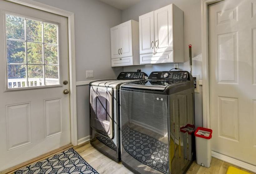 Peaceful Troutman Home: 5 Mi To Lake Norman!