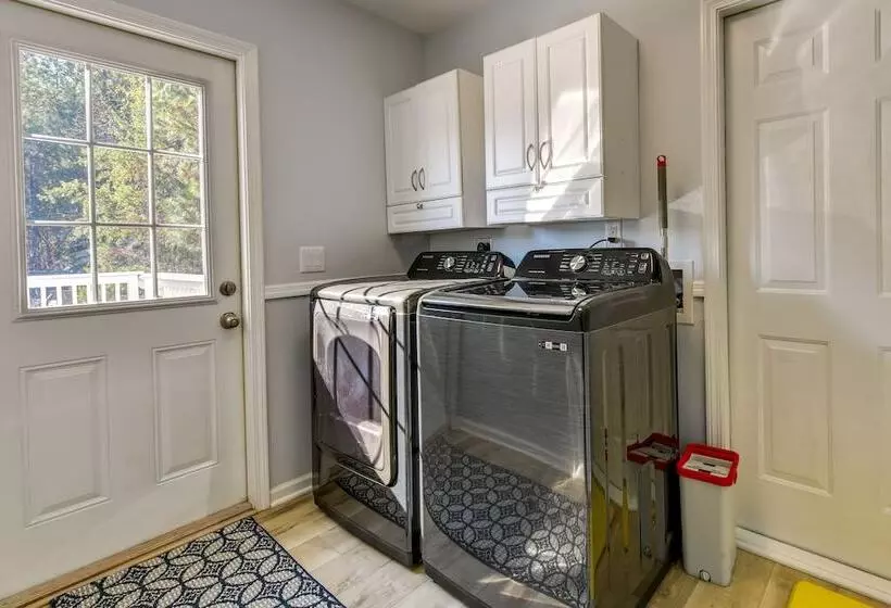 Peaceful Troutman Home: 5 Mi To Lake Norman!