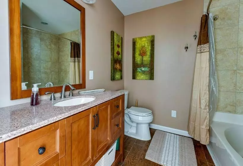 Peaceful Troutman Home: 5 Mi To Lake Norman!