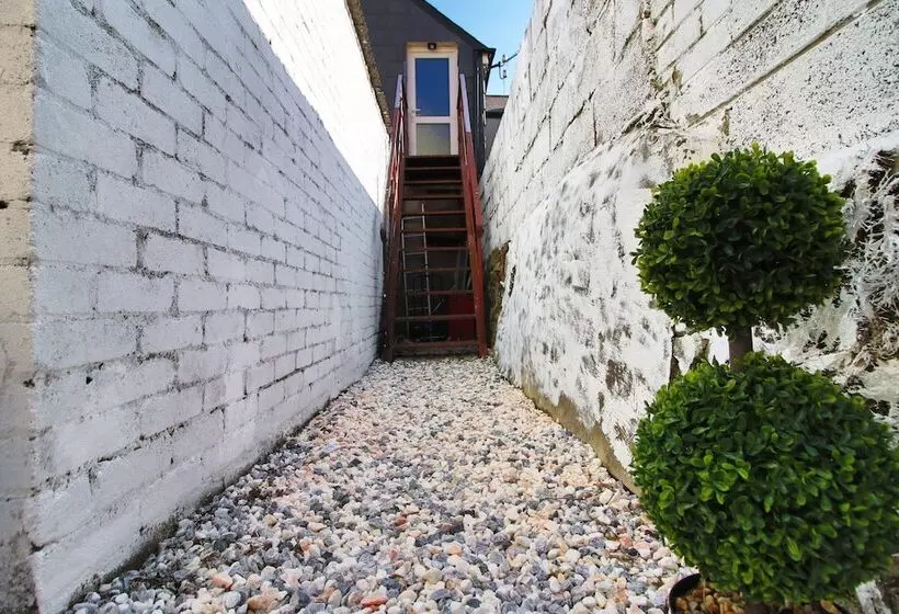 پانسیون Cardiff Private Double Rooms With Shared Bathroom Wi Fi And Free On Street Parking